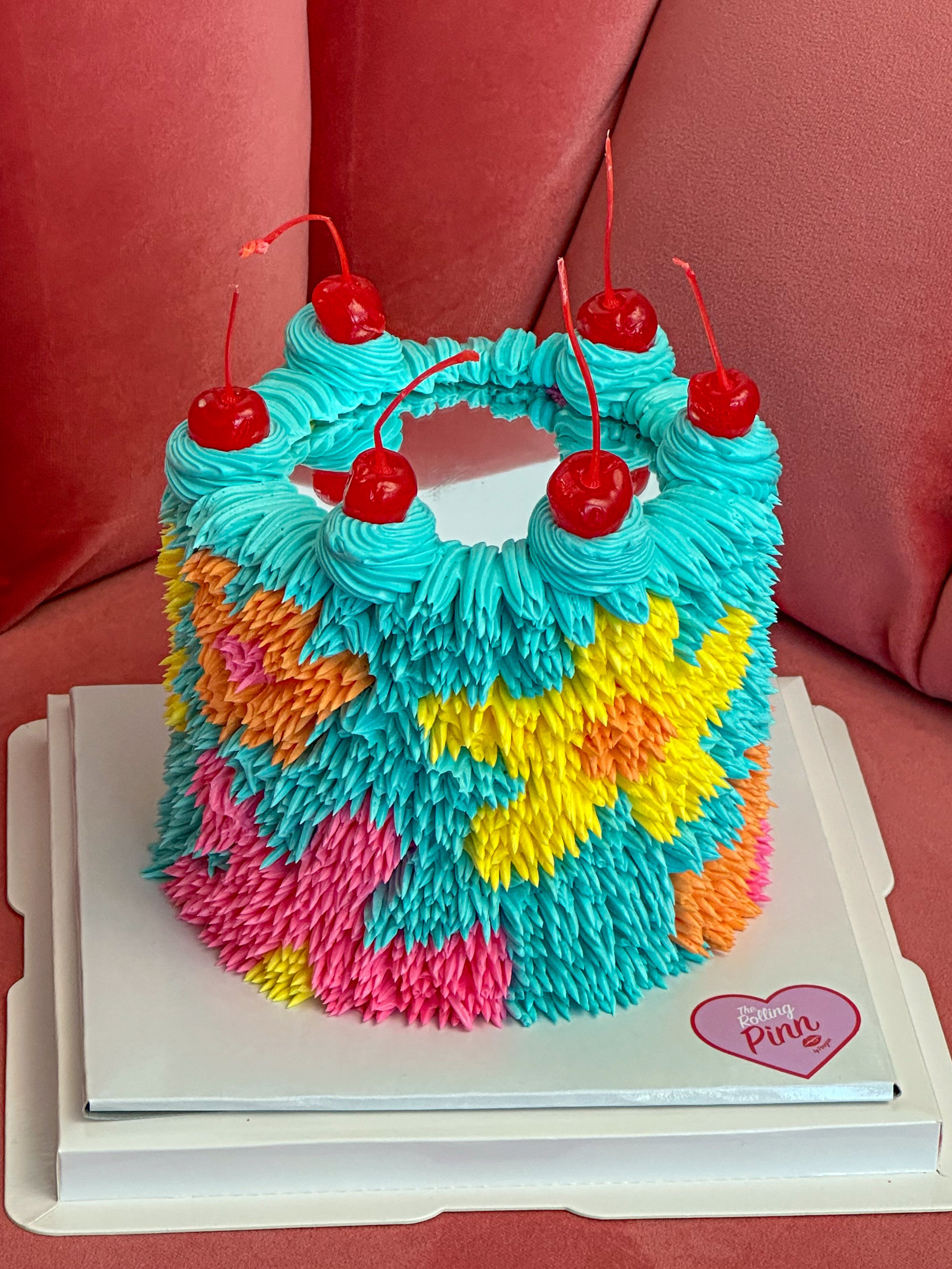 Selfie queen cake #cakeofinstagram #cakeideas #annasconfectionary  #bahraincakesmaker #bahraincakeshop #bahraincakesonline #cake… | Instagram